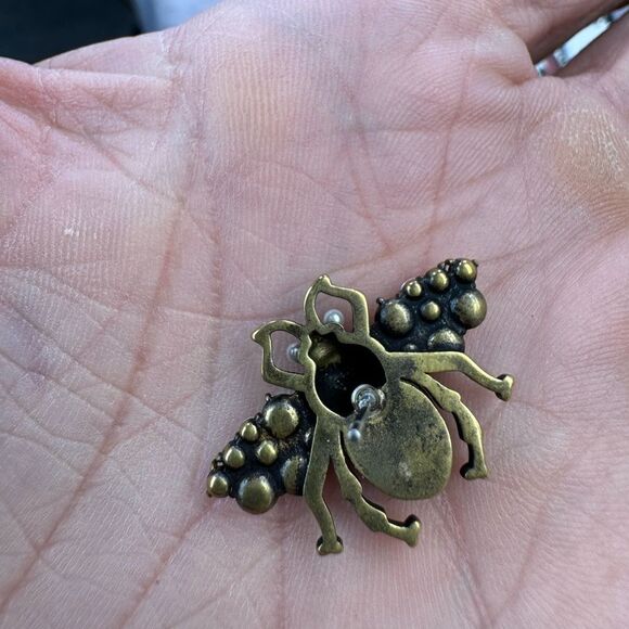 Rare Gucci Pearl Bee Earrings - Picture 6 of 7